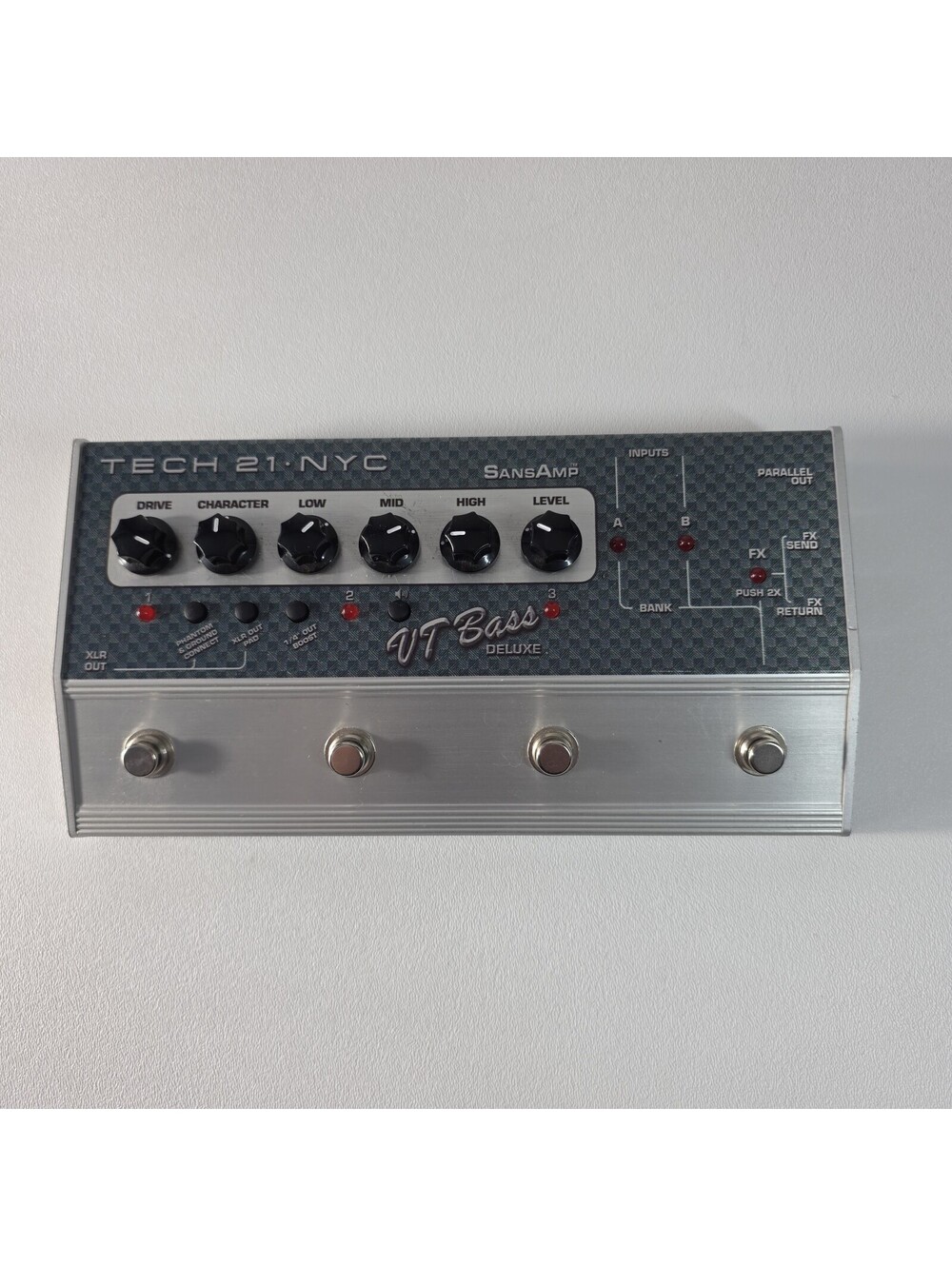 Tech 21 VT Bass Deluxe Programmable Overdrive Effects Pedal Sansamp No DC Plug